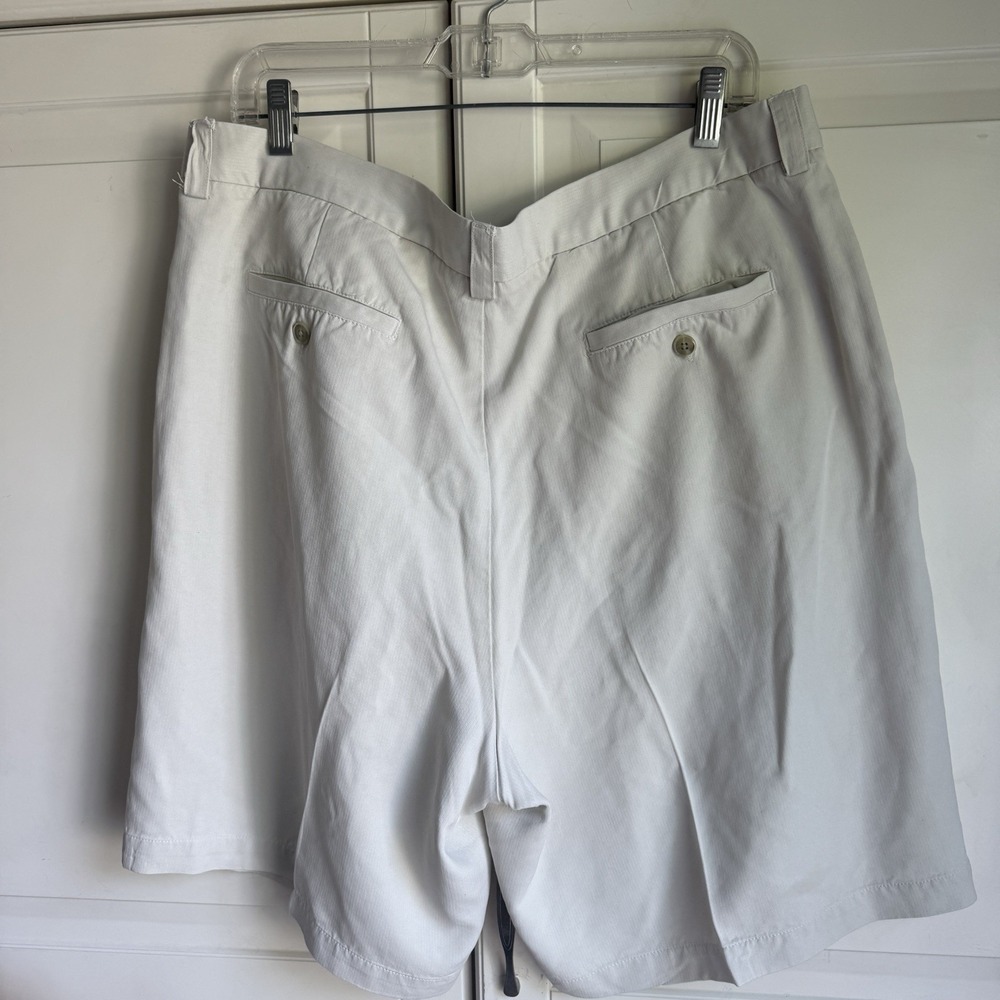 Tommy Bahama Silk Beige Shorts Mens 38 Waist Pleats - Picture 2 of 7
